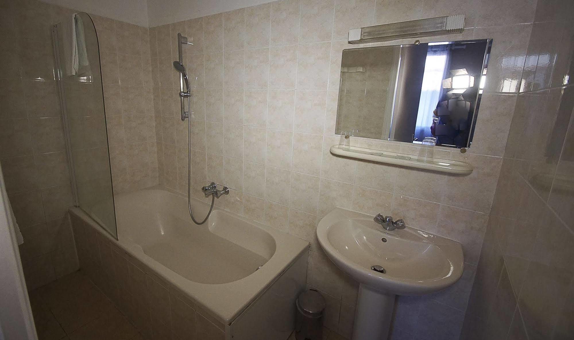 Hotel Le Derby กาญเนอ-ซูร์-แมร์ ภายนอก รูปภาพ